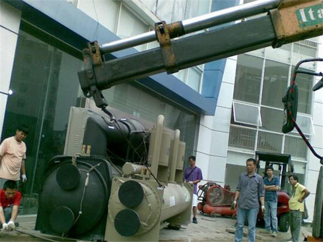 虎丘区随车吊和汽车吊的核心区别是什么？哪种更省钱？